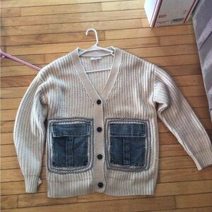 🚨 Eesome Beige Cardigan with Denim Pockets